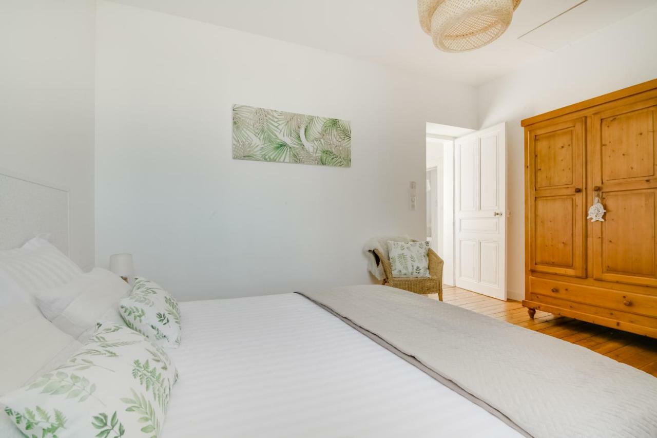 Maison Qui S'Y Frotte S'Y Pique Robert-Espagne Esterno foto
